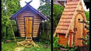 Дачный туалет, построенный в виде причудливой деревянной избушки