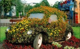 Клумба из ретро-авто Клумба из ретро-авто