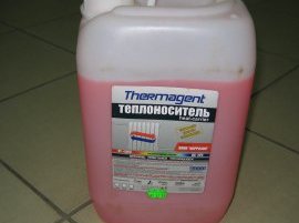 Обратите внимание на состав. Этиленгликоль крайне токсичен и со временем разъедает алюминий. Обратите внимание на состав. Этиленгликоль крайне токсичен и со временем разъедает алюминий.