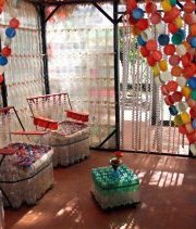 Обустройство: Дачное украшение из крышек пластиковых бутылок