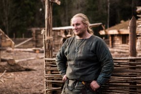 «Я различаю эмоции на козлиных мордах». За сколько деградирует человек, лишенный удобств и технологий